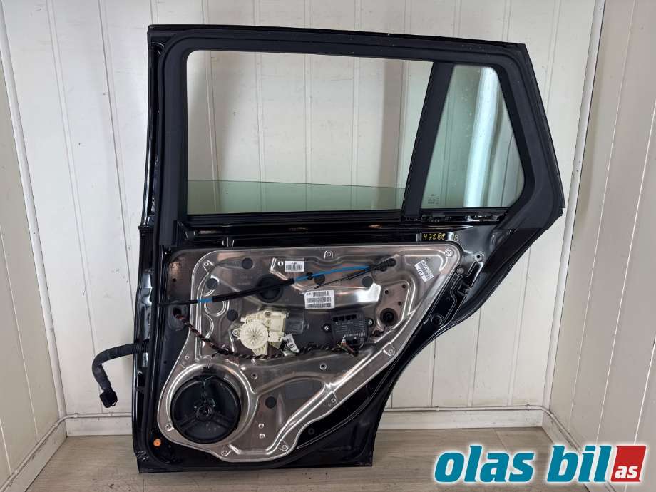 Dør høyre bak til Mercedes C-Klasse 2007-2011 (Fase 1) (W204) (W204) (MERCEDES|A 204 730 04 05|A 204 730 24 00|)