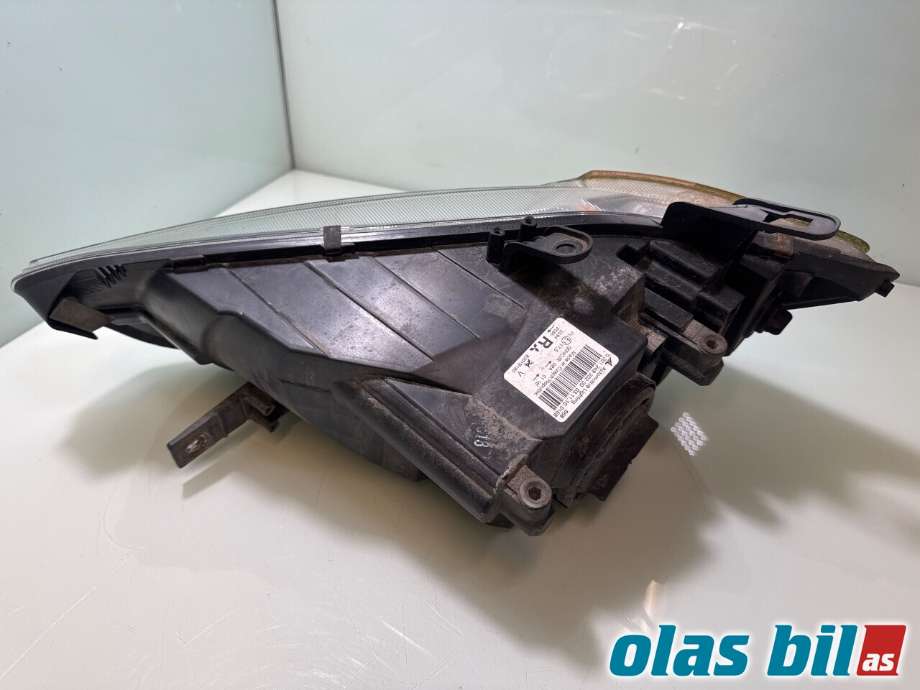 Frontlykt høyre halogen til Mitsubishi Colt 2009-2013 (Type VII, Fase 2) (MITSUBISHI|8301B652||0 301 249 302 00)