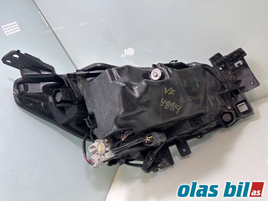 Frontlykt venstre halogen til Mazda 2 2015-2019 (Type III, Fase 1)  (MAZDA|DA6B51041C|)