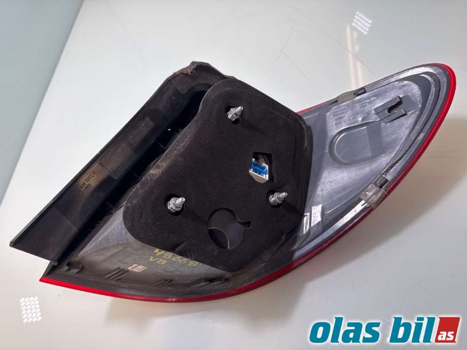Baklykt venstre til Mercedes B-Klasse 2011-2018 (W246) (W246) (MERCEDES|A 246 906 87 00|)