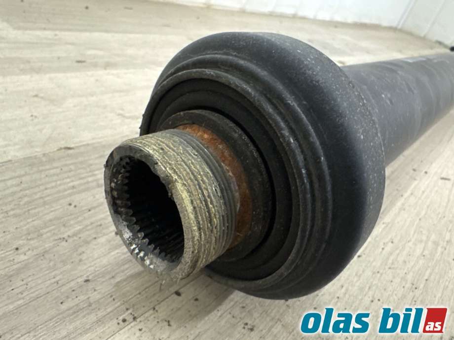 Mellomaksel til BMW X5 2013-2018 (F15) (F15) (BMW|26 10 7 636 785||7636785-02)