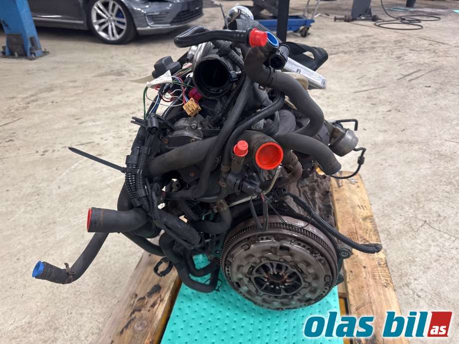 Motor diesel til VW Transporter / Caravelle 2003-2009 (Fase 1) (T5) (T5) (VOLKSWAGEN|038 100 098 RX|)
