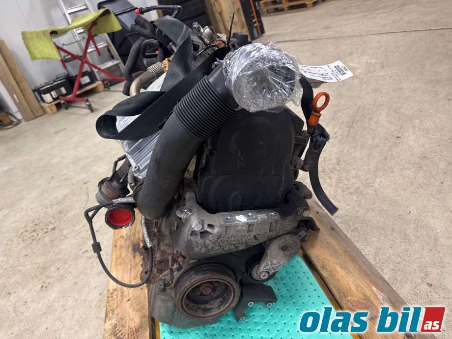 Motor diesel til VW Transporter / Caravelle 2003-2009 (Fase 1) (T5) (T5) (VOLKSWAGEN|038 100 098 RX|)