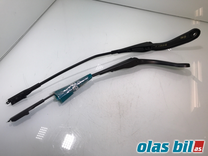 Viskerarmer frontrute til BMW 3-Serie 2012-2018 (F30/F31/F34) (F30/F31/F34) (61 61 7 260 469||61;61.61-7260474-04)