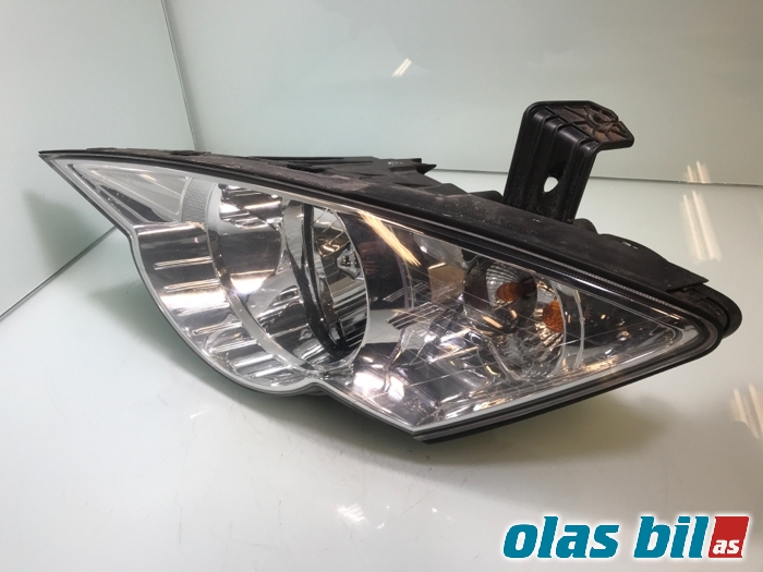 Frontlykt venstre halogen til SsangYong Actyon 2007-2013  (8310131303|)