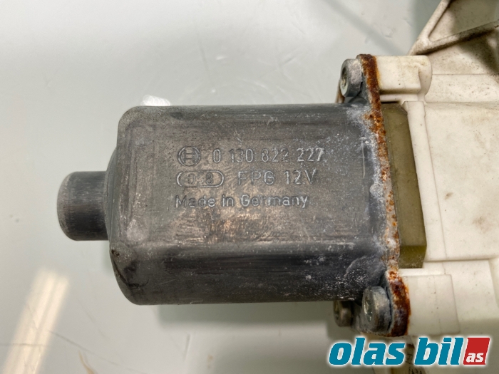 Ruteheis til BMW 1-Serie 2004-2011 (E81/E82/E87/E88) (E81/E82/E87/E88) (51 33 7 138 466||6 927 028)