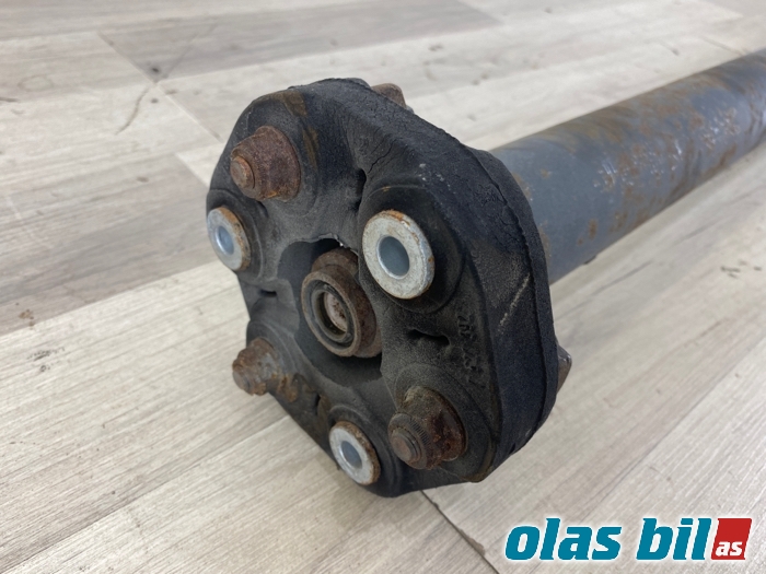Mellomaksel til BMW 1-Serie 2004-2011 (E81/E82/E87/E88) (E81/E82/E87/E88) (26 11 7 526 136|)