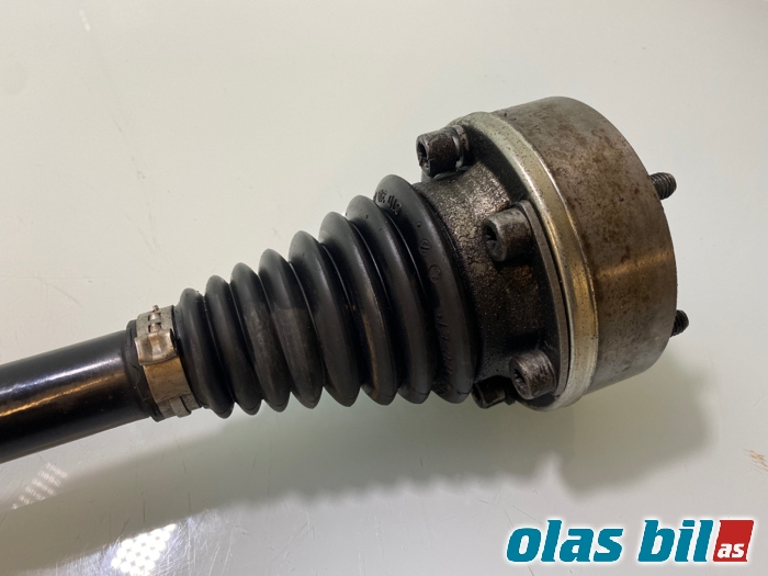 Drivaksel venstre foran til VW Passat 2011-2015 (B7) (B7) (1K0 407 271 LB|)