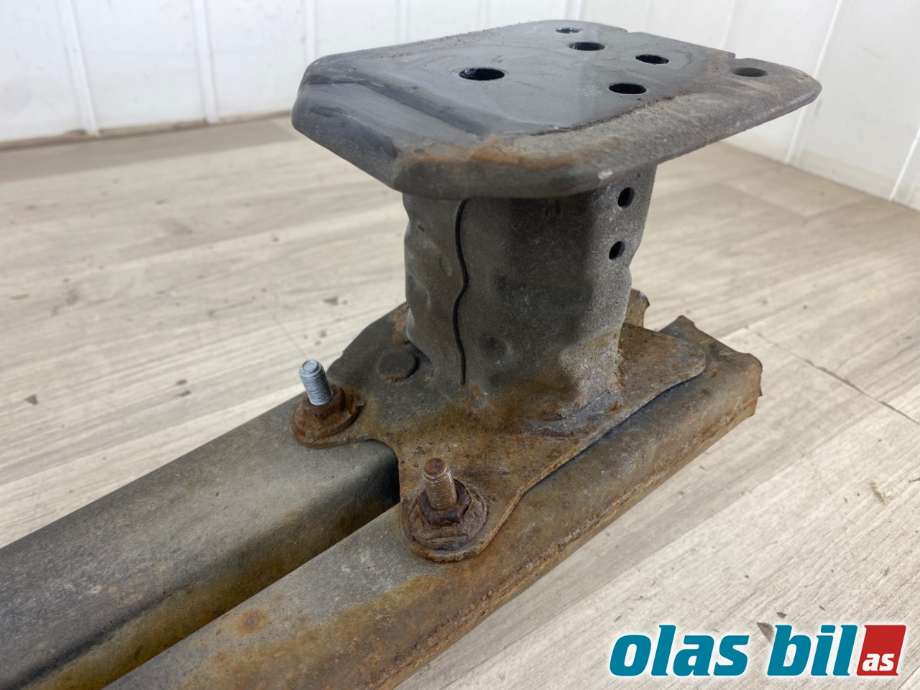 Støtfangerforsterkning bak til Toyota RAV4 2013-2015 (Type IV, Fase 1)  (TOYOTA|5217142030|)