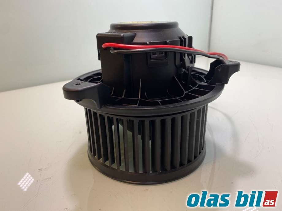 Varmeapparat motor til Mercedes CLA 2013-2019 (C117) (C117) (MERCEDES|A 247 830 84 00|)