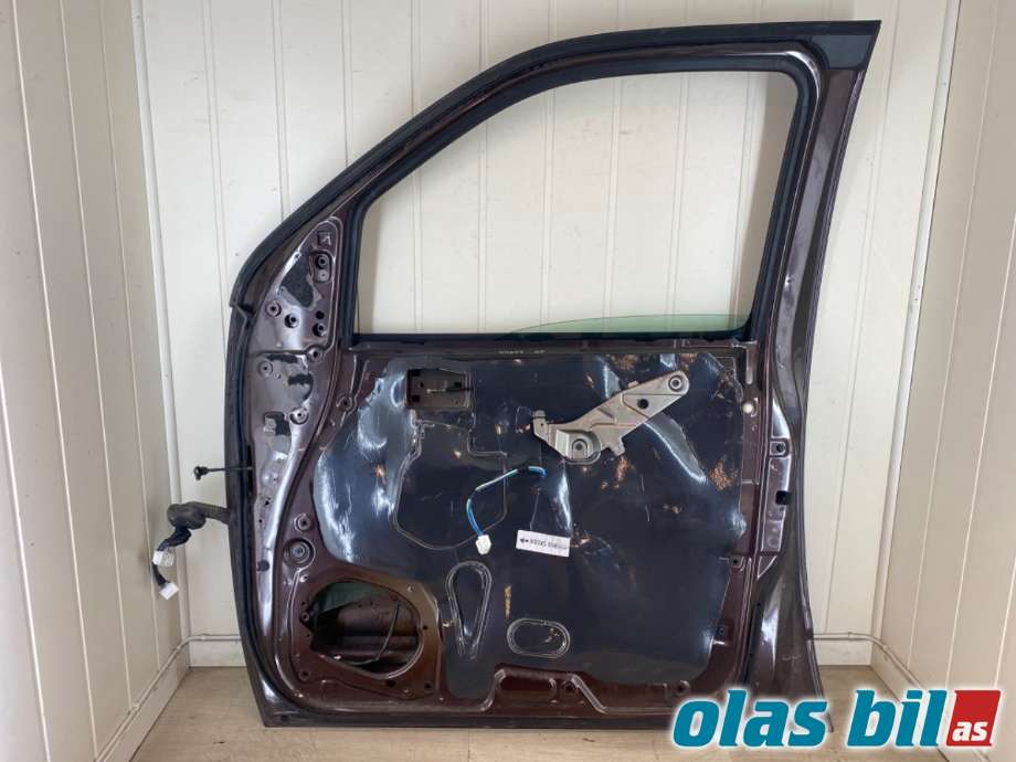 Dør høyre foran til Nissan Navara 2010-2015 (Fase 2) (D40) (D40) (NISSAN|H01005X0MB|)