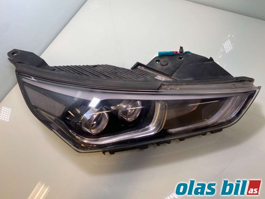 Frontlykt høyre halogen til Hyundai Ioniq Electric 2016-2019 (Fase 1)  (HYUNDAI|92102G 7000WPR|)