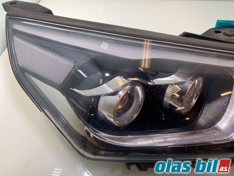 Frontlykt høyre halogen til Hyundai Ioniq Electric 2016-2019 (Fase 1)  (HYUNDAI|92102G 7000WPR|)