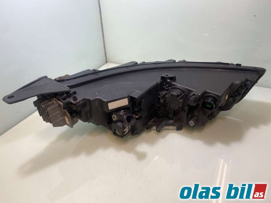 Frontlykt venstre halogen til Kia e-Soul 2019-->> (Type III)  (KIA|92101J2020|)