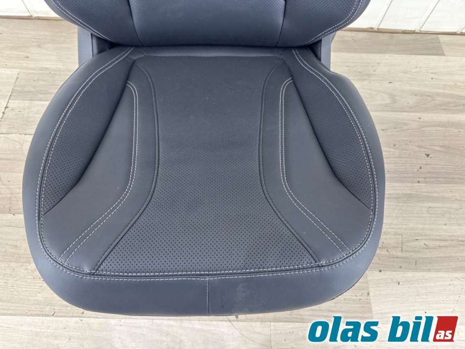 Sete foran høyre til Ford Mustang Mach-e 2020-->> (FORD (US)|2545199|LJ9A-61700-ACE|)