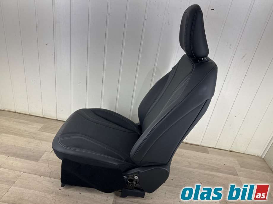 Sete foran høyre til Ford Mustang Mach-e 2020-->> (FORD (US)|2545199|LJ9A-61700-ACE|)