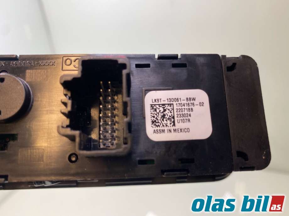 Bryter lys til Ford Mustang Mach-e 2020-->> (FORD (US)|2650828|LK9T-13D061-BD3JA6|LK9T-13D061-BBW)