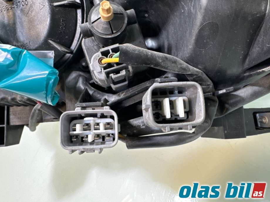 Frontlykt høyre halogen til Mitsubishi ASX 2010-2019  (MITSUBISHI|8301B588|)