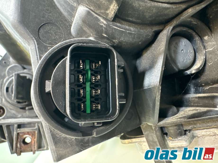 Frontlykt høyre xenon til Kia Sportage 2010-2016 (Type III)  (KIA||92 102 3U290)