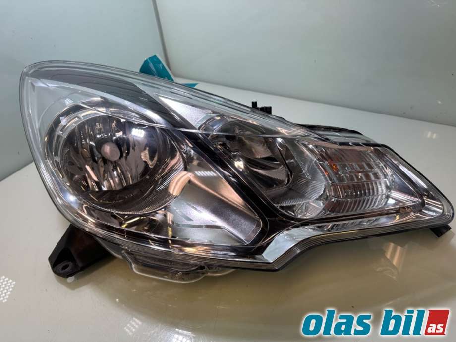 Frontlykt høyre halogen til Citroën DS3 2010-2019 (CITROEN|6206 Y0|16 069 314 80|96 770 338 80-00)