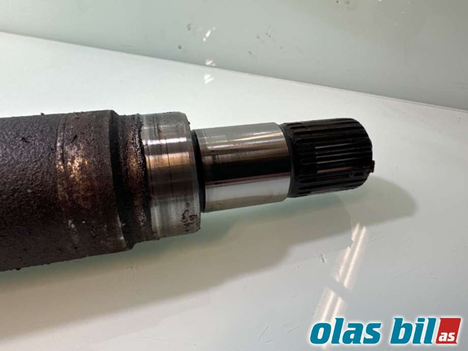 Drivaksel høyre foran til Ford Focus 2011-2014 (Type III, Fase 1) (FORD|1840126|2557599|BV61-3B436-TA)