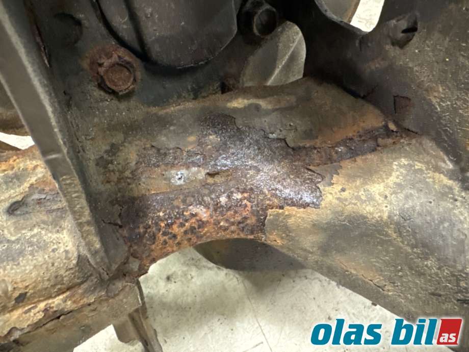 Bærebru venstre bak til Nissan Qashqai 2014-2021 (Type II) (NISSAN|555024EG0A|)