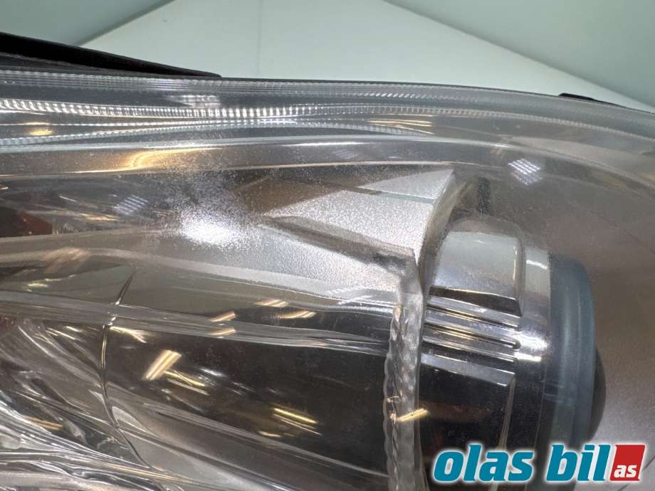 Frontlykt høyre halogen til Ford C-Max 2010-2015 (Type II, Fase 1) (FORD|1801884||AM51 13D 154 AE)