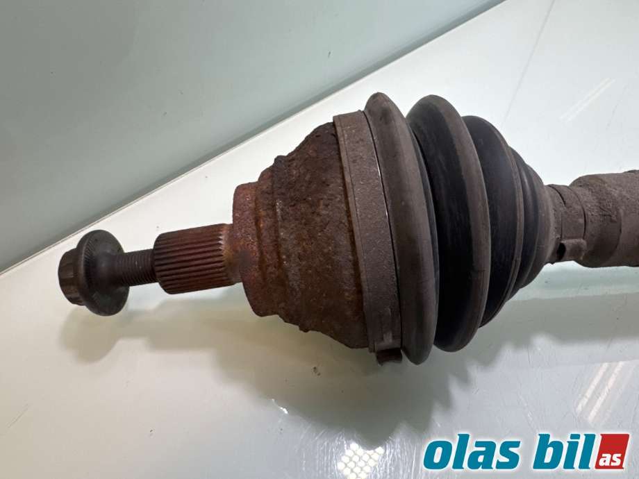 Drivaksel høyre foran til VW Passat 2005-2010 (B6) (B6) (VOLKSWAGEN|1K0 407 272 AB|1K0 407 764 LX|)