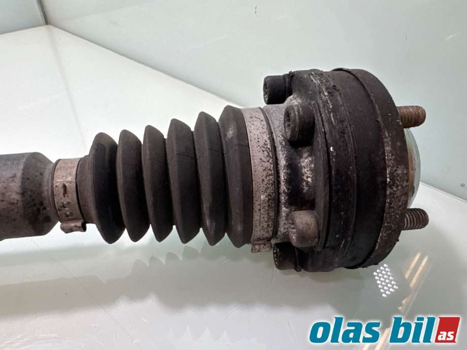 Drivaksel høyre foran til VW Passat 2005-2010 (B6) (B6) (VOLKSWAGEN|1K0 407 272 AB|1K0 407 764 LX|)